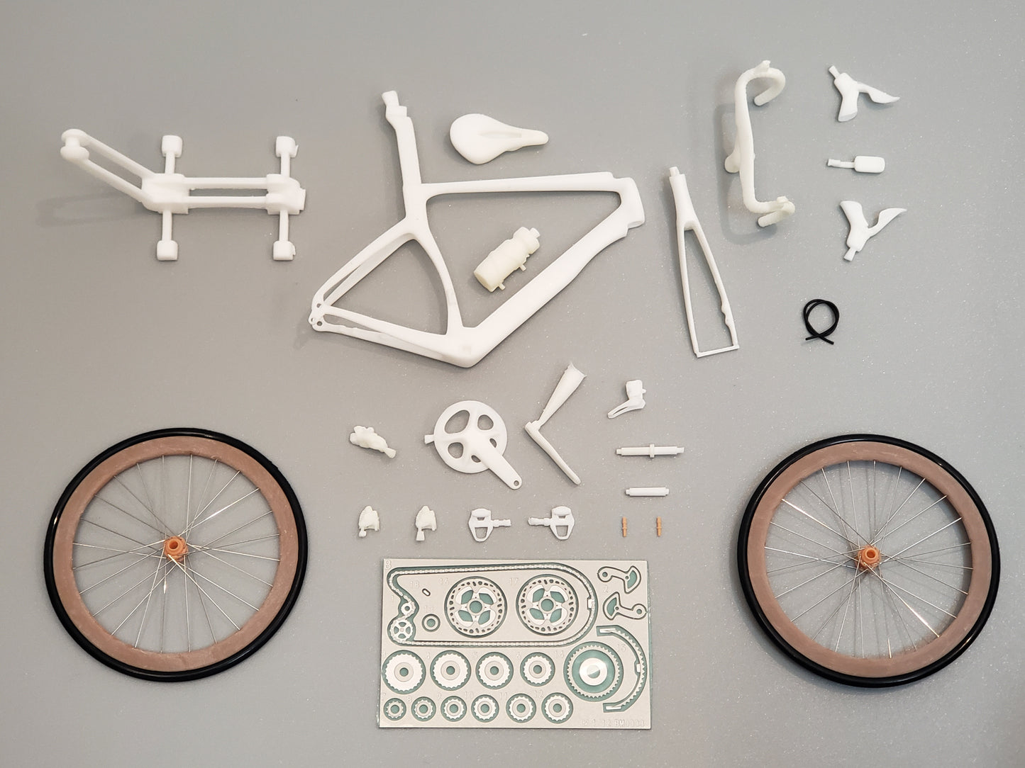 UNPAINTED/UNASSEMBLED White Mold - Hobbit Bike 1/12 Scale Plastic Road Bicycle Model Kit - HB01-0010 - Cervelo s5