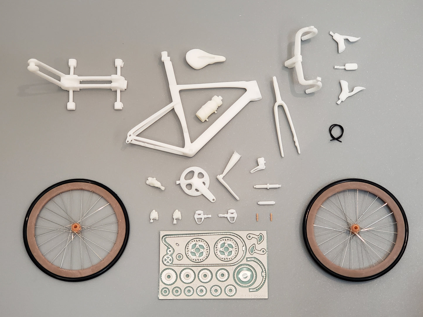 UNPAINTED/UNASSEMBLED White Mold - Hobbit Bike 1/12 Scale Plastic Road Bicycle Model Kit - HB01-0012 - Specialized S-Works Venge